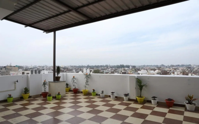 FabHotel Aman Residency