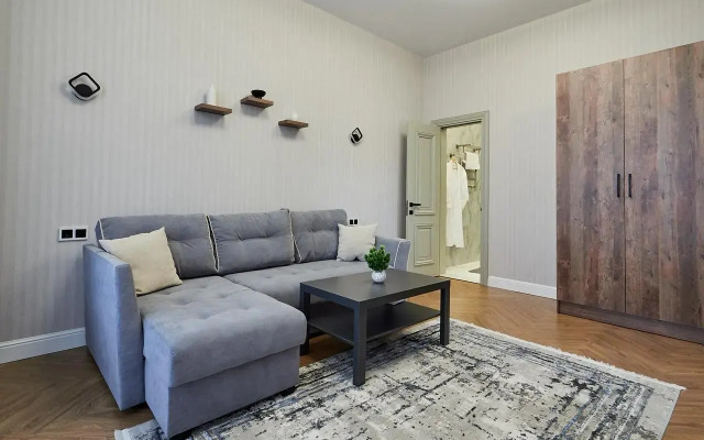 Family House (Фемили Хаус)