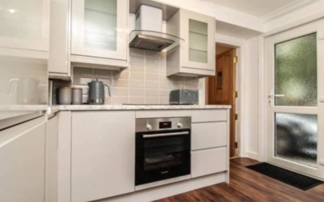 Charming 2-bed Apartment in Brentwood Free Parking