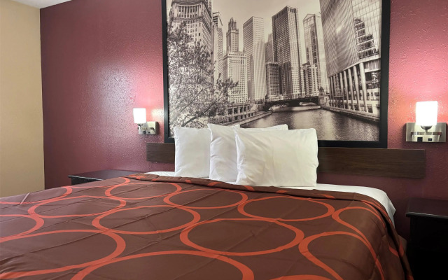 Super 8 by Wyndham Paris IL