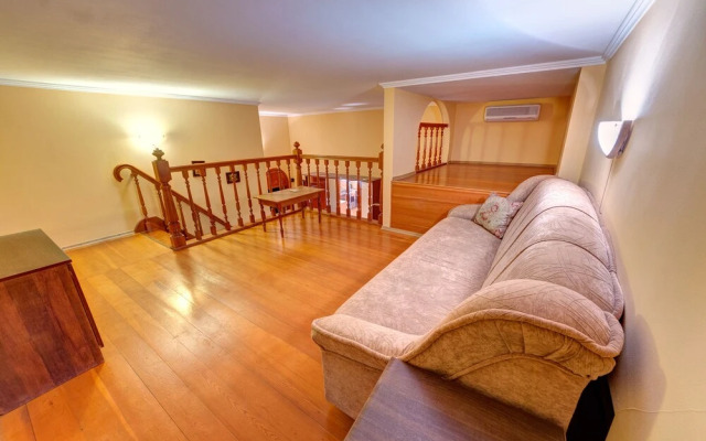 Elegant Apartment on Saksagans'kogo street