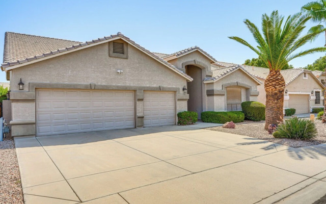 Private Pool & Patio: Family Retreat in Mesa