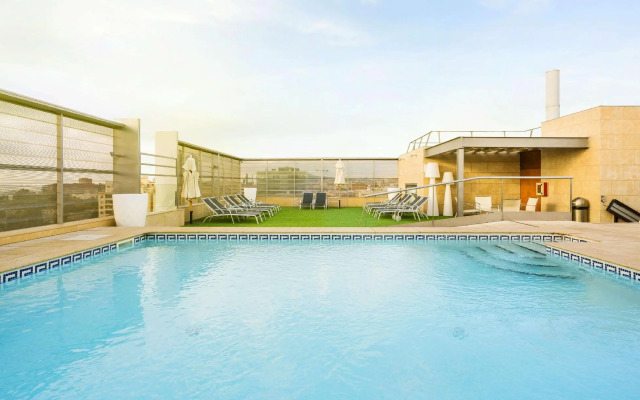 Отель ILUNION Barcelona