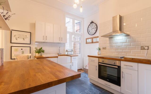 NEW Bright 2BD Flat in the Heart Alexandra Palace