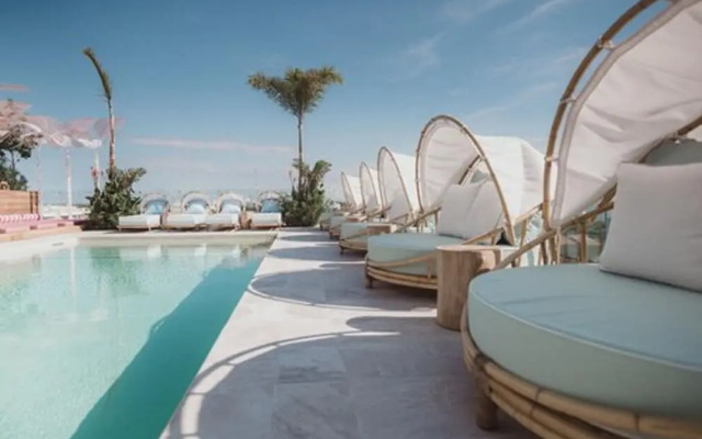 Calixta Hotel