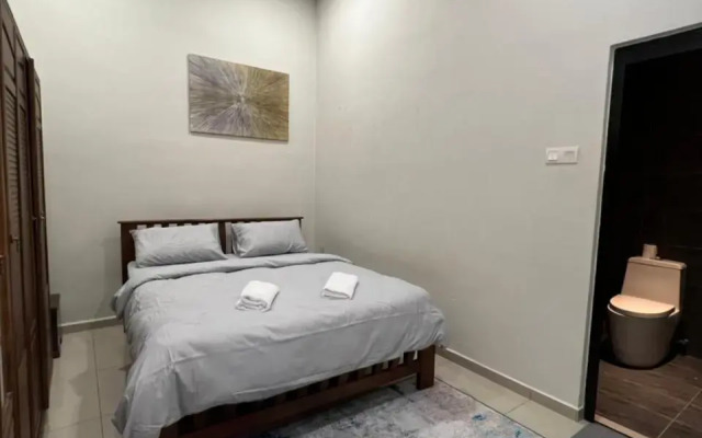 R3troHouse 3Bedroom with AC PS4,POOL TABLE,TVBOX