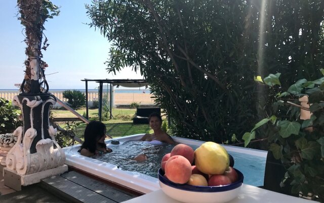 Beach House Barcelona Hot Tub & Beach Access