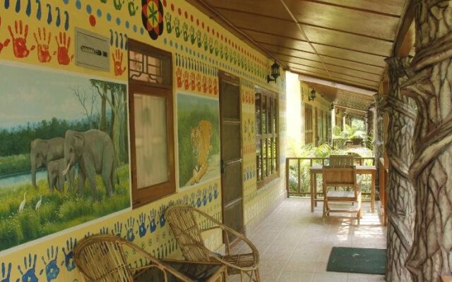 Rhino Lodge & Hotel