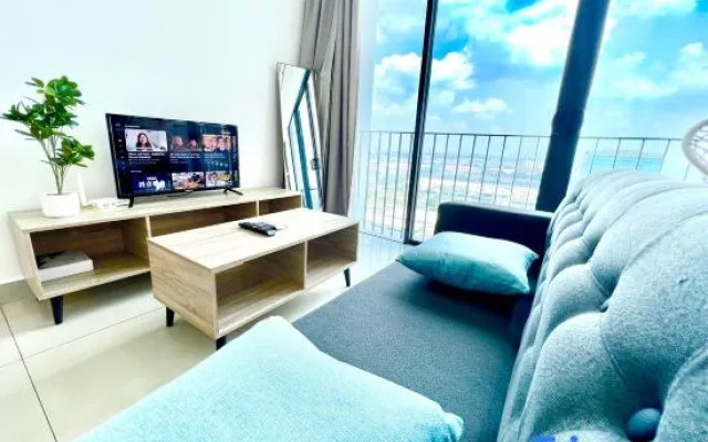 R 1-5Pax Cozy Home SetiaAlam 100mpsWifi&TV Trefoil