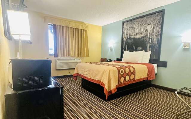 Super 8 by Wyndham Warrenton