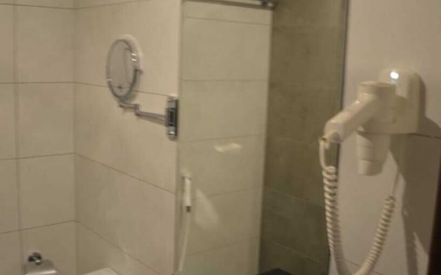 Rawabi Emirates Hotel
