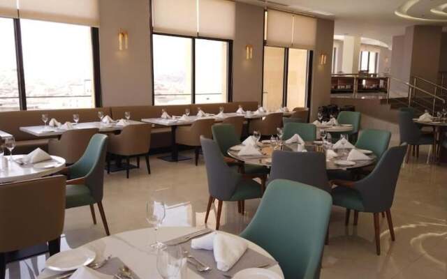 H Luxury Hotel