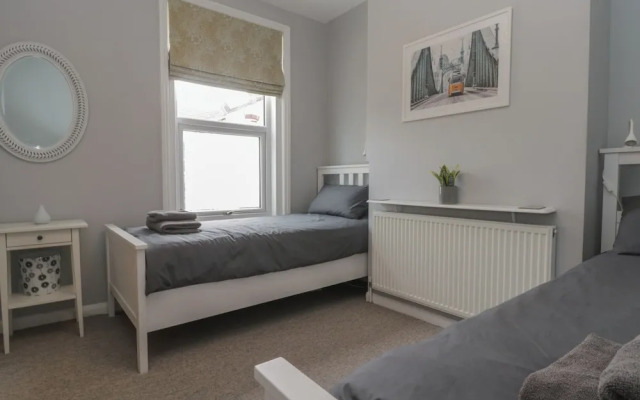 6 Sydney Road