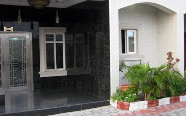 Hymax Grace Hotel and Suites