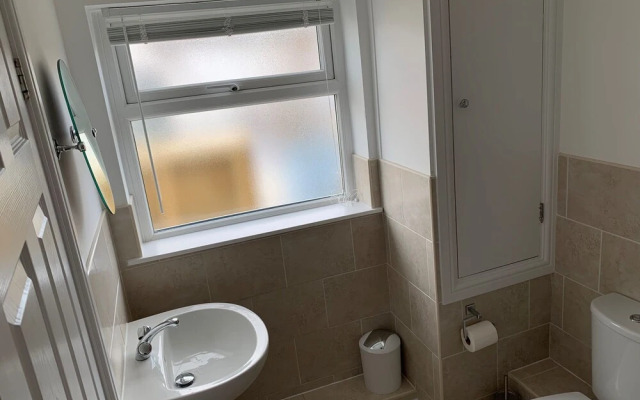 One Bedroom Flat in Whitstable With Free Parking