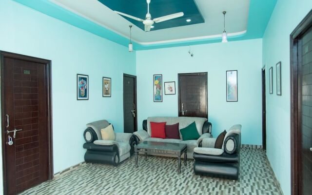 OYO 14119 Hotel Manwar