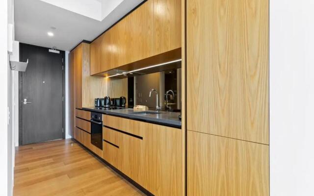 Sleek Modern Studio With Balcony!