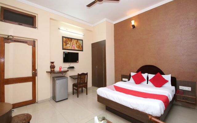 OYO 15887 Hotel Kanak