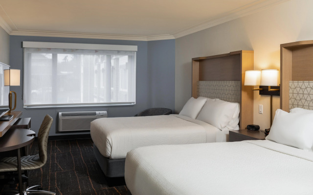 Holiday Inn Victoria Elk Lake by IHG