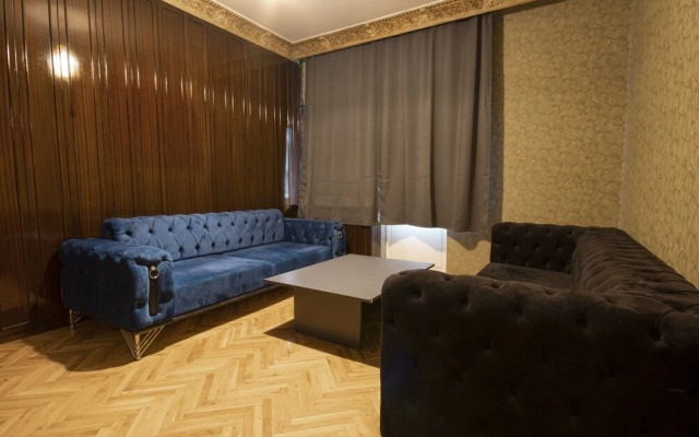 Ares Business Suit Hotel