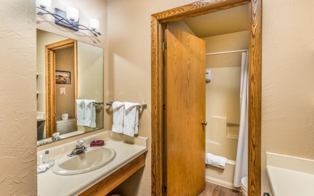 Somerset Inn & Suites