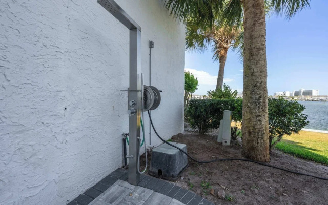 The Condor - Stay for 6