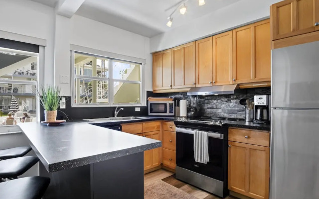 Serene Seaside Escape 1BR Bliss
