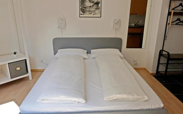 Helles & schickes Studio für 2 Pers, zentral C5
