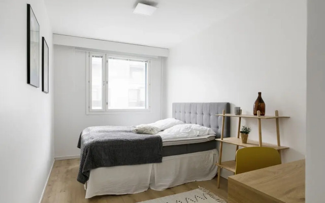 2ndhomes Modern 2BR Apartment w Balcony