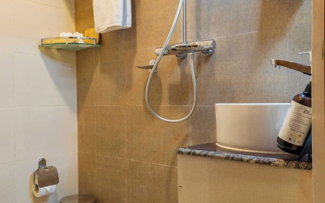 Mhendo Hotel & Studio Suites