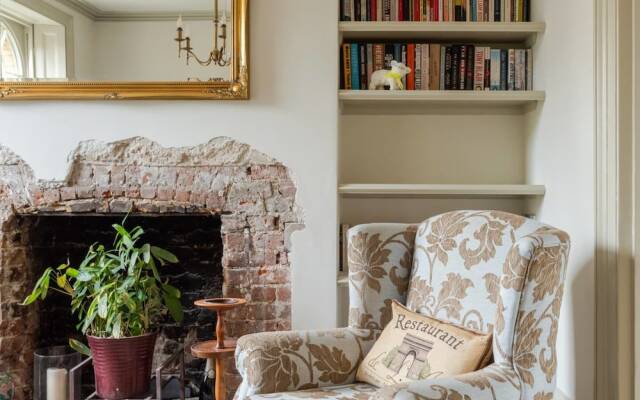 3 Bedroom 19th Century Georgian Townhouse