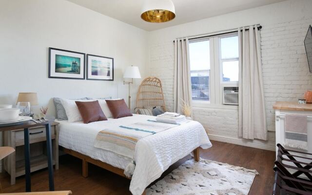 Beautiful Studio Near Hollywood! Sleeps 2!