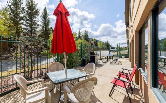 5087 Gateway Home by RedAwning