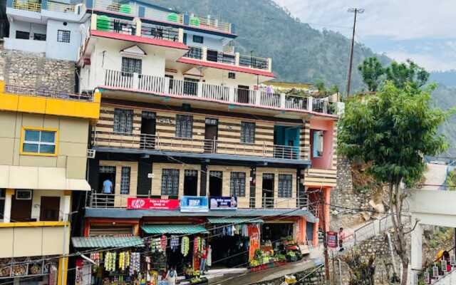 Goroomgo Girish Alay Homestay Uttarakhand