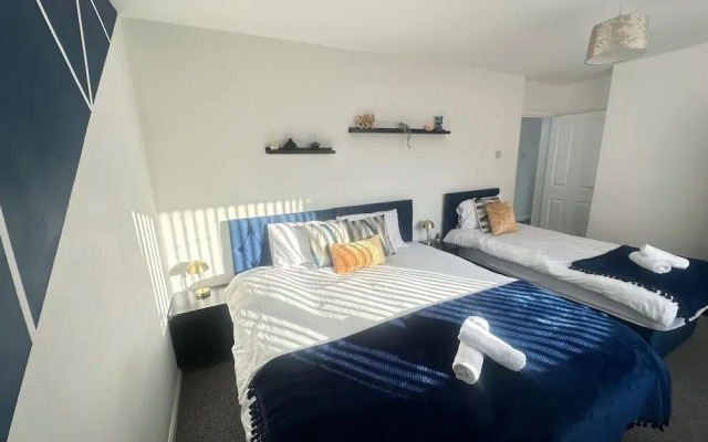 Airport House - Long Stays, Near Hospital!