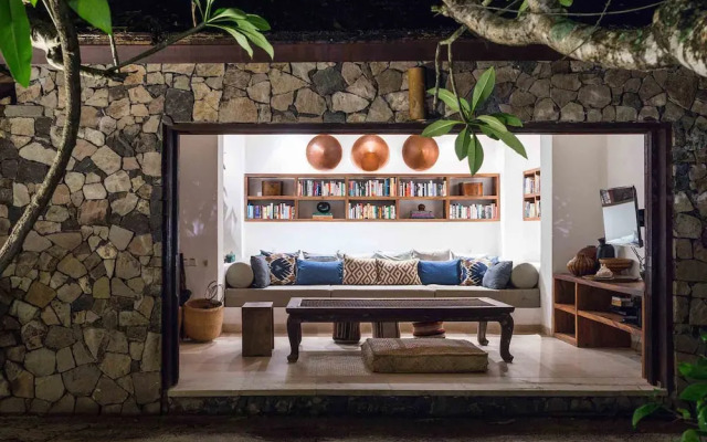 Sira Beach House