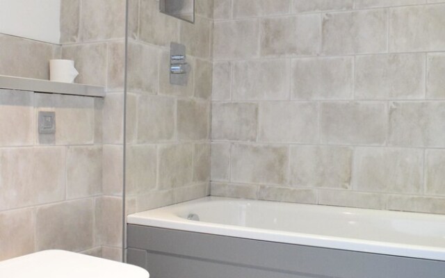 Stylish 3 Bedroom Apartment in Central Balham