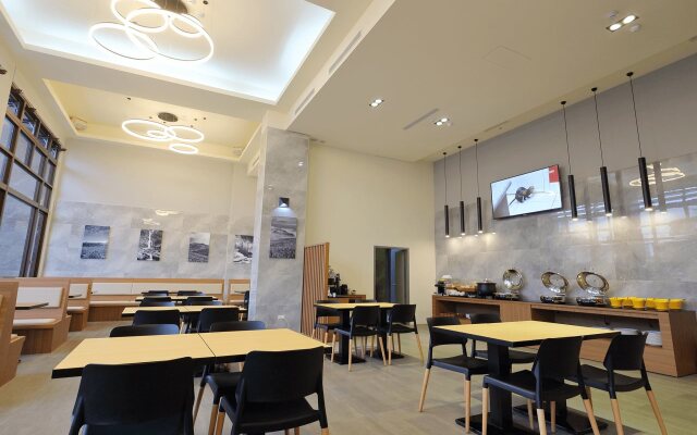 Ket Hotel
