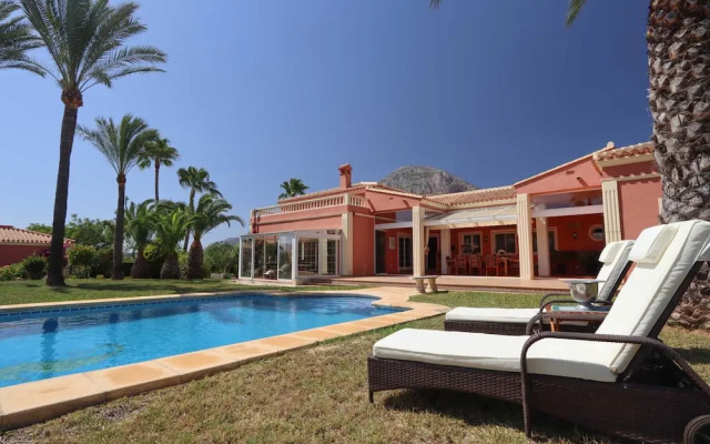 Mozamb in J vea With 4 Bedrooms and 3 Bathrooms