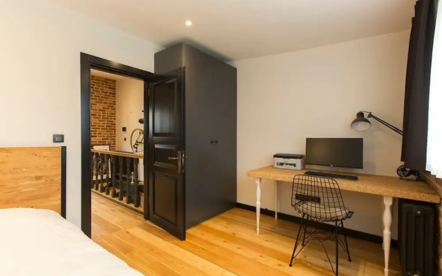 Olympia Flats by Oval