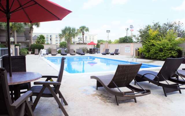 Ramada by Wyndham Savannah Gateway