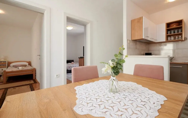 Cozy Downtown Trogir Apartment With Balcony