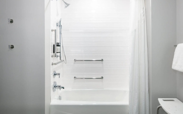 avid hotel Roseville - Minneapolis North by IHG