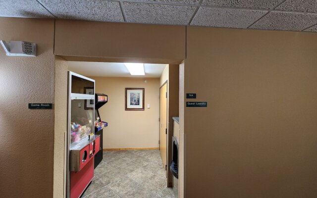 Pine Peaks Lodge & Suites