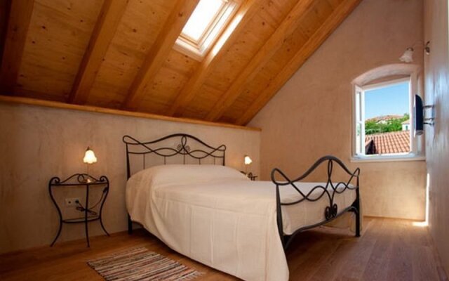 Villa Mama