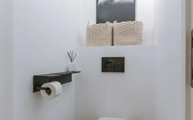 Modern 3-bedroom Apartment Family-friendly Touches