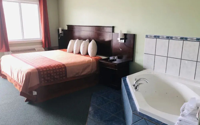Perth Plaza Inn & Suites