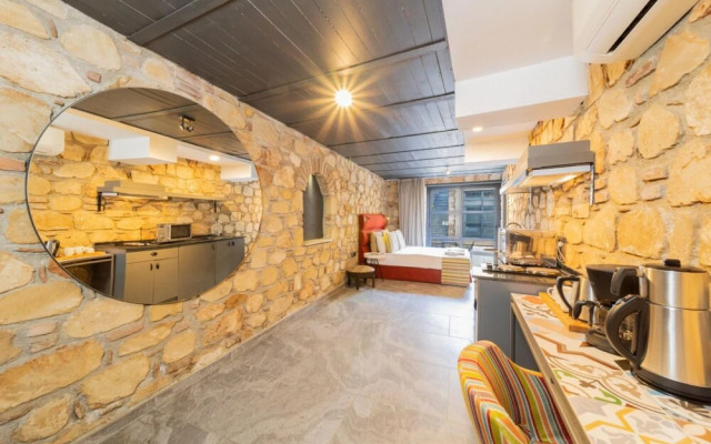 Marvelous Studio Hotel Room Near Hadrian s Gate