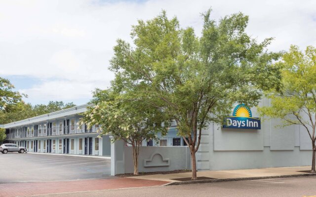 Days Inn by Wyndham Charleston Historic District