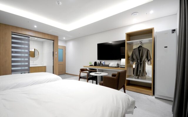 Hound Hotel Gijang